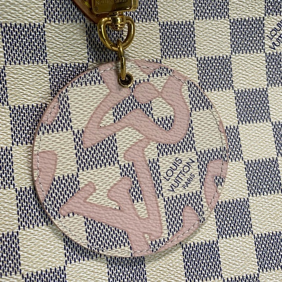 LOUIS VUITTON Limited Edition Damier Azur Tahitienne Bag Charm Key Ring - Picture 3 of 6